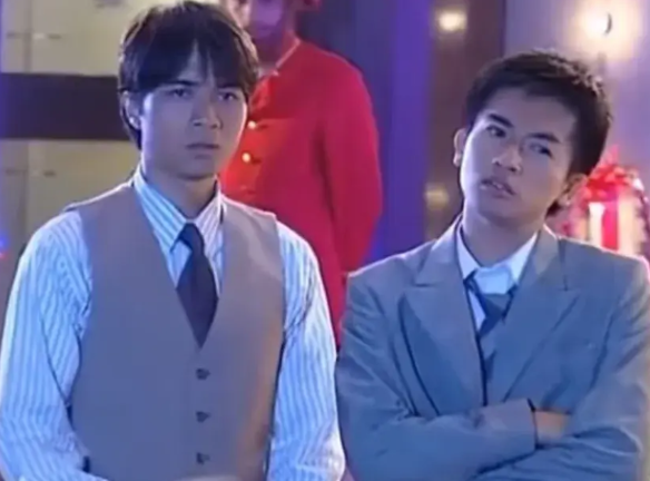 一直觉得男人的身高真的非常重要，看老剧情深深雨蒙蒙里面两位重要的男角色，就是何书