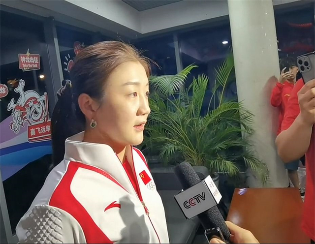 中国国乒已经成功抵达巴黎，在出发前，国乒大满贯李晓霞和恩师乔云萍曾去探望了于成都