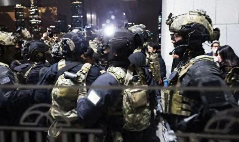 英媒：是中国让韩国“绝望”，最后才导致尹锡悦发动“戒严令”


韩国总统尹锡悦在