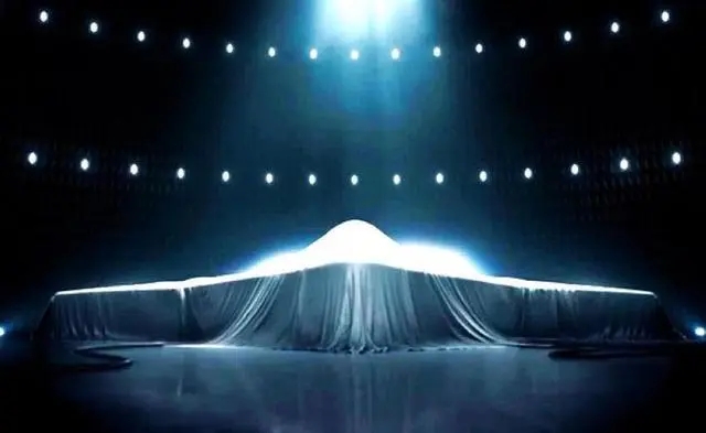 大的又要来了！3月11日，据央视发布的视频，记者询问轰-20啥时候正式对外公布，