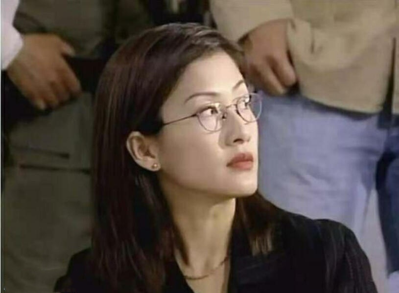 陈慧珊，眼镜一戴，谁也不爱