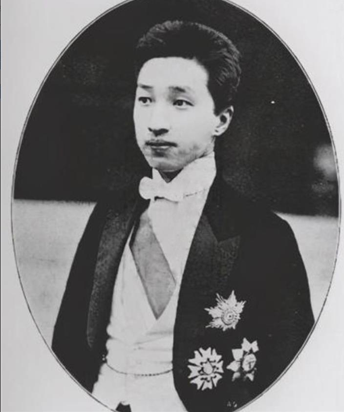 1916年，清末首富“盛宣怀”去世，他大约留给子孙100多亿元的财产。其中包括，