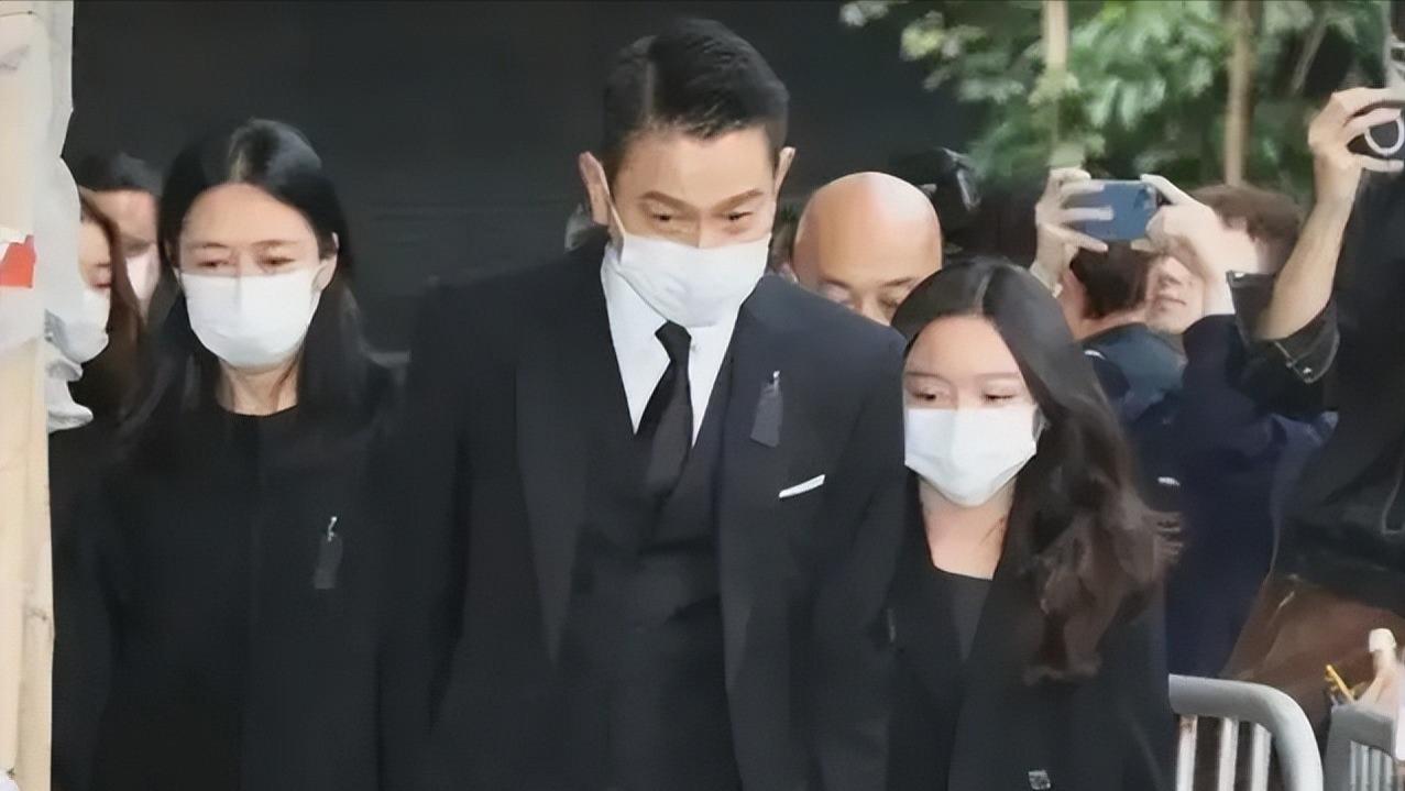 刘德华12岁女儿罕见露面！花重金培养的女儿长这个样子？