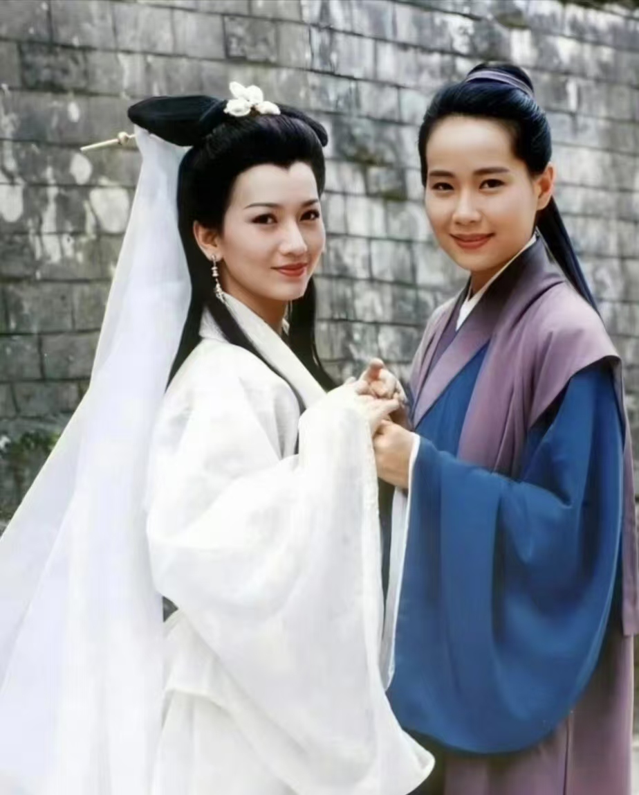 蛇年春晚即将到来，没想到最忙的是出演过《新白娘子传奇》的一众主演们！

据赵雅芝