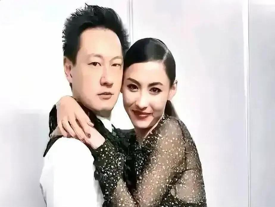 张柏芝老公的身份终于藏不住了！

谁能想到港媒追了三年没挖到的神秘男人，居然是新