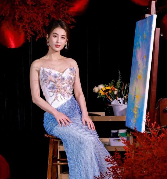 黄圣依初入演艺圈便因《功夫》中哑女一角声名大噪，多年来在影视等领域不断耕耘。此次