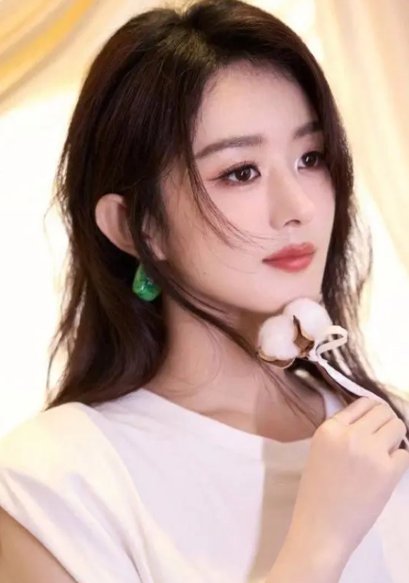 赵丽颖：事业与生活的双重绽放