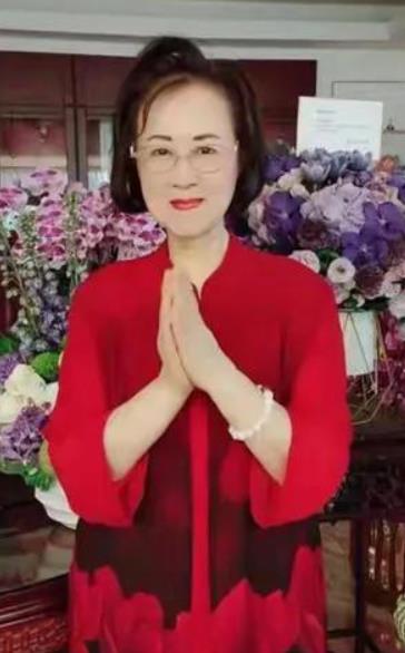 真替琼瑶阿姨不值啊！年轻的时候要嫁给优秀的美籍华人，却被平以死相逼绑住了，她以为