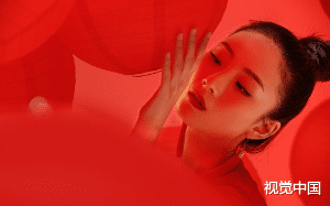 未婚夫把我吊在城墙之上，面对叛军。而原本被吊在这上面的，该是我的姐姐才对。