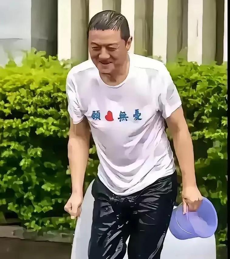 有人说，李亚鹏何德何能可以娶到王菲这样的女神为他生儿育女啊！
别看现在的李亚鹏有