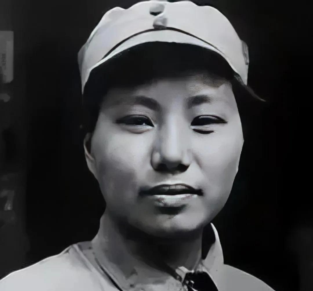 1950年甘肃，我军抓到1女匪首。没想到，她不但不反抗，还神色坦然地说道：“我原