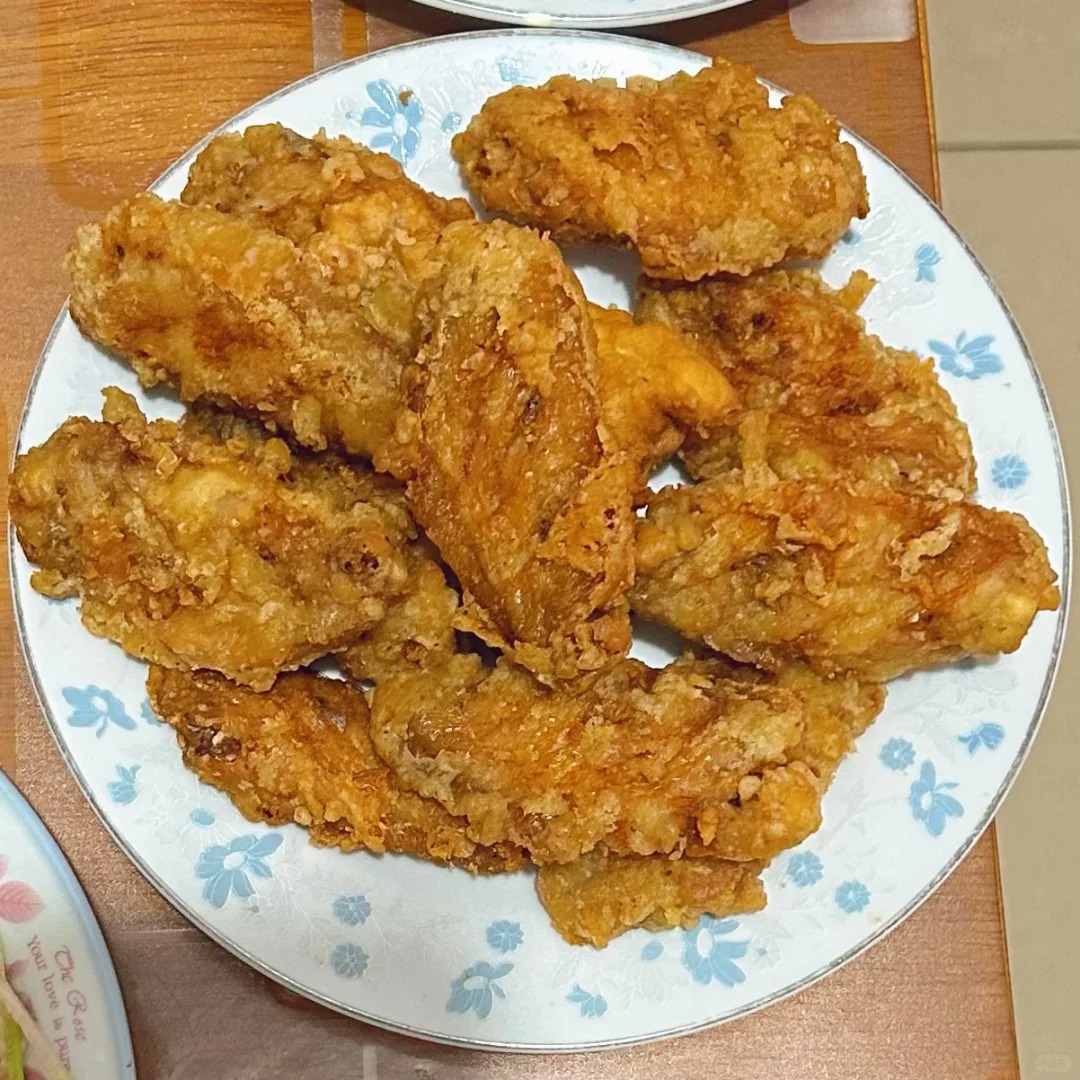 急！偷偷吃掉哪一块最不明显啊！
家里办席呢，妈妈炸的鸡翅出锅了，清汤大老爷们你们