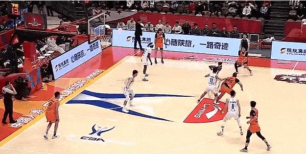 李弘权去了国家队，上海队怎么办？别怕，还有李添荣！

李添荣全场比赛得到20分，