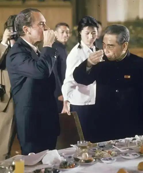 1972年，尼克松说美国原子弹可以毁灭地球十次，周总理一句话让他沉默
上个世纪7
