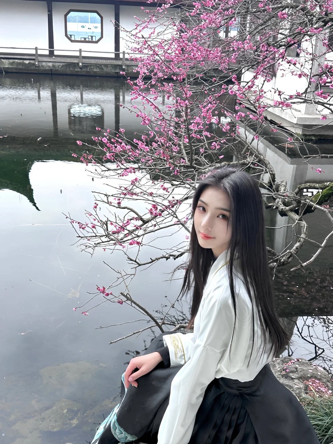 春日的心动的从梅花开始
虽然没找到樱花，但梅花也很美
最近天气冷，宝贝们注意保暖