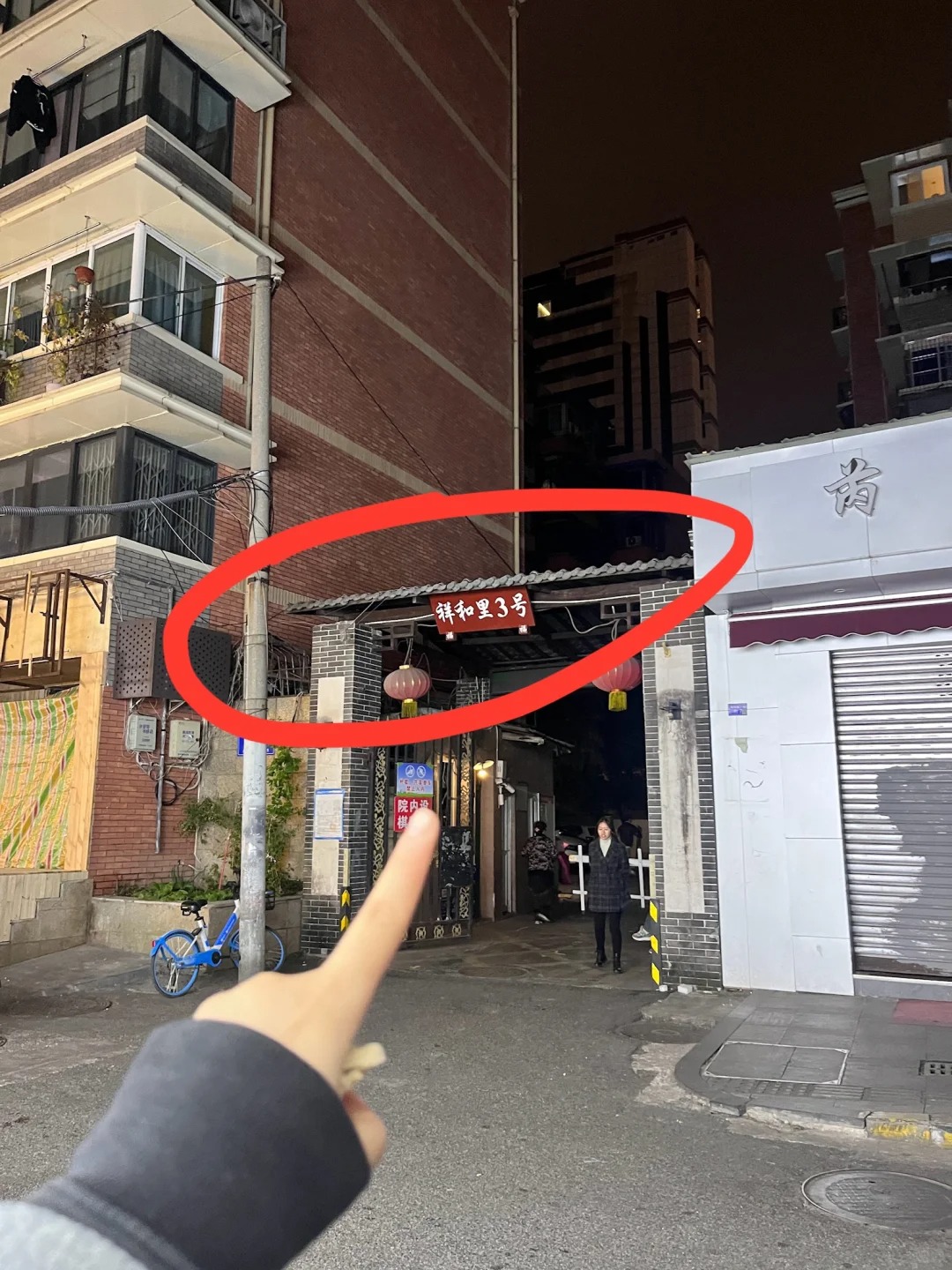 严查成都女性加油站。。。