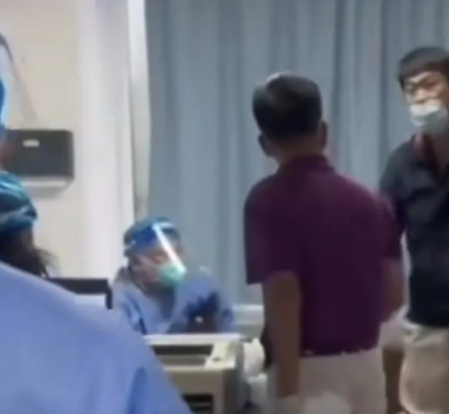 男子排队两小时，医生一句话不问就开药，是神医还是敷衍，对患者是否太不公平

1、