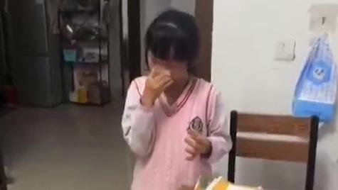 令人窒息的七分钟，我把衣架都抽断了，求你们放弃她