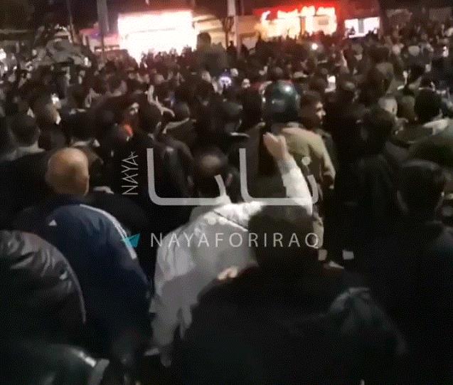 叙利亚经历“血腥圣诞夜”，民众揭竿而起反抗朱拉尼，被士兵机枪扫射

圣诞夜，几乎