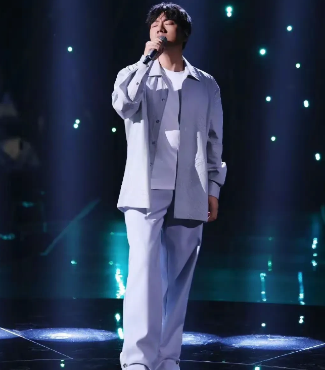 歌手2024海来阿木不出意料被淘汰，他说自己的极限也许只是别人的起点。
从嗓音天