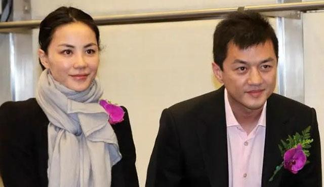 2005年，王菲在怀孕4个月产检时，突然医生很严肃地对她和李亚鹏说：“你们的孩子