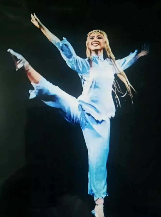 日本松山芭蕾舞曾多次派人来中国学习芭蕾舞剧《白毛女》，1971年访华演出带来《白