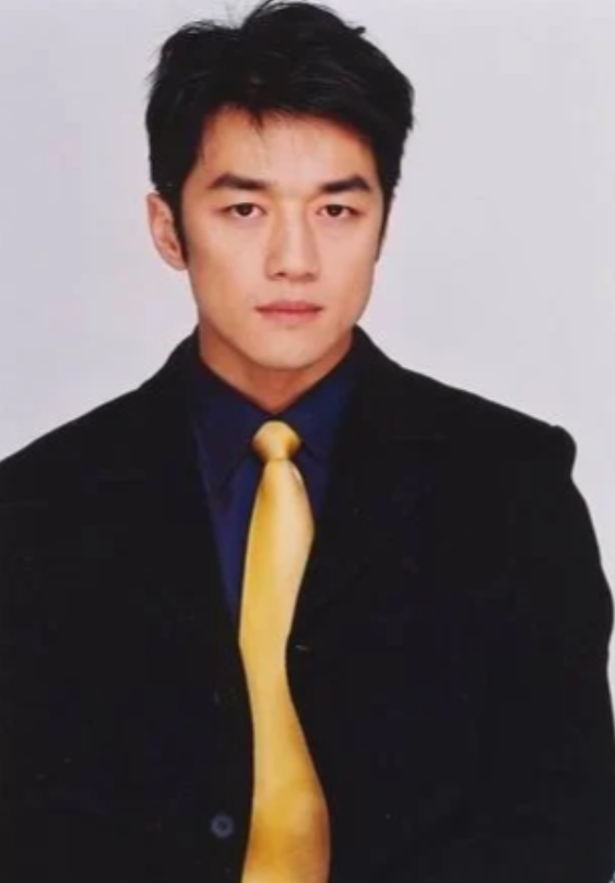 李亚鹏财务风波再起：昔日好友爆料内幕