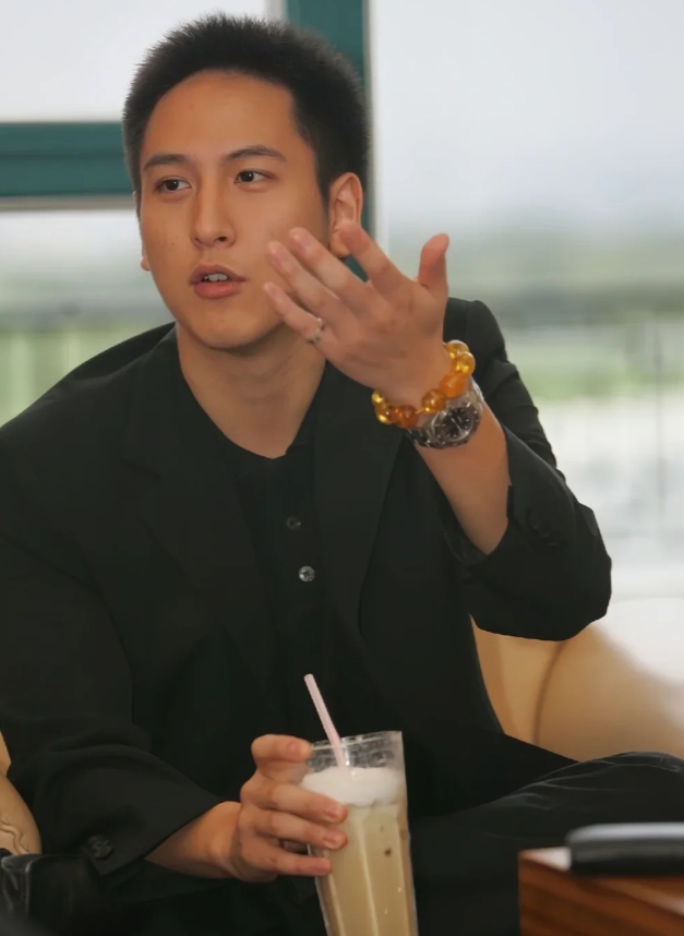 汤珈铖继承百亿家产