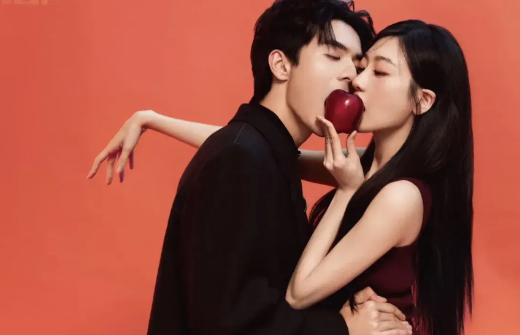 孙乐言奥斯卡喜获《TOPS》杂志实体双封面，勇闯情人节特辑。

这待遇，赶上小明