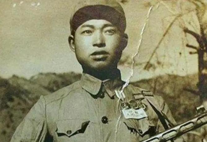 1963年，解放军某部副师长翟文清调任内蒙，到任后视察民情时，在一个小村落里，偶