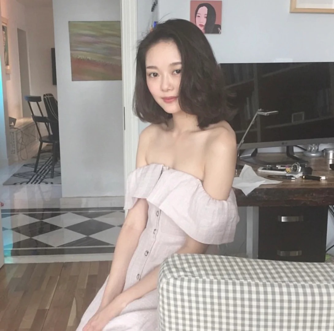 现在才体会到晚晚当年的美
当年一堆人夸豆瓣三美，真没体会到。
现在回过头看，才发