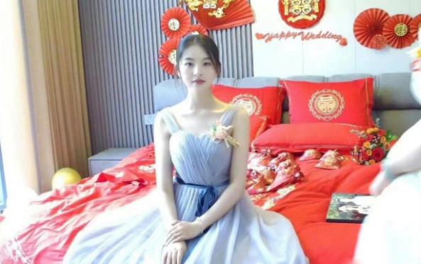 这个伴娘不错，很纯的感觉……