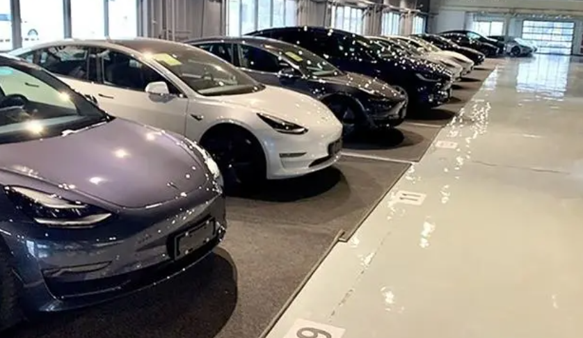 山东，二手车商公某花费14万元低价入了一辆二手特斯拉，不料刚拿到手，车子便出现故