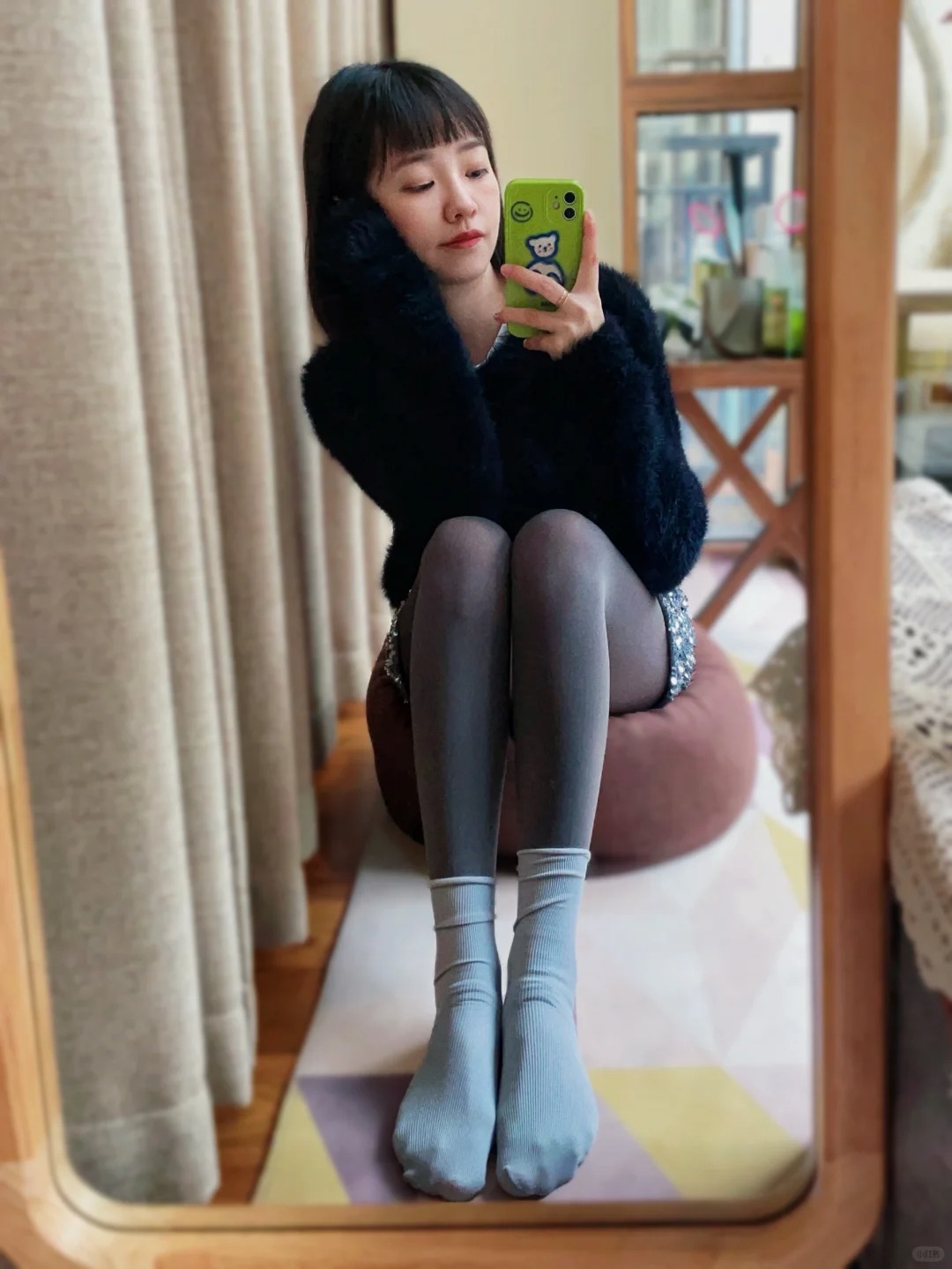 🖤谁会拒绝黑色呢？
还有BlingBling的小裙子