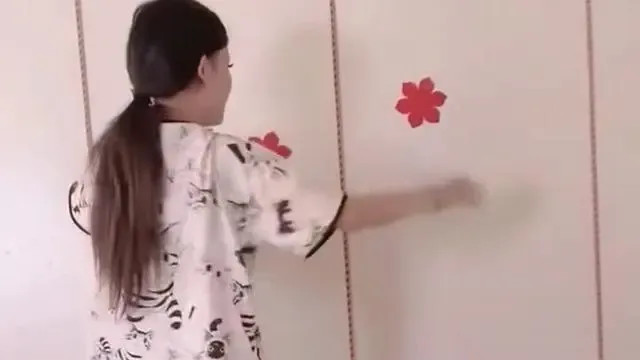 新婚夫妻刚结婚3个月就闹离婚，妻子一怒下还把家砸了，网友直言，彩礼退不