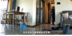 11日，广东湛江，一业主回家后发现地上有很多脚印，且阳台处还有人进来过的痕迹。业