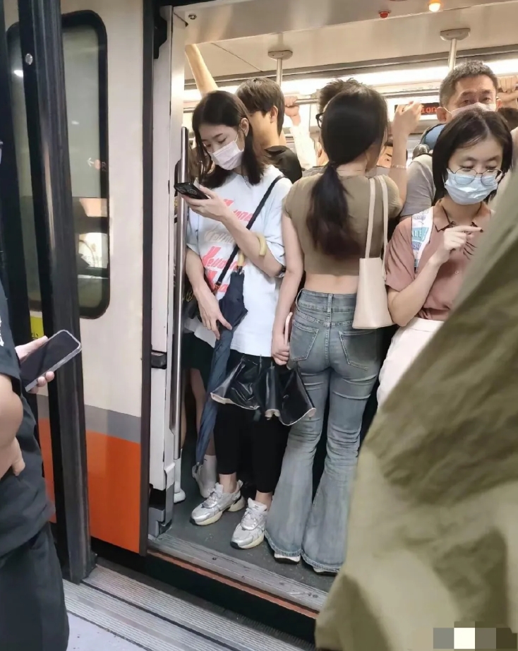 下班高峰期，每次地铁都这么拥堵