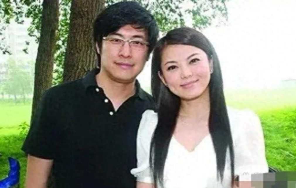 年轻时的李湘和王岳伦，那时李湘还不胖，王岳伦也不老！ ​​​