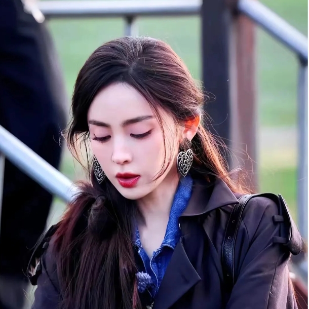 古力娜扎：多才多艺，魅力四溢的新疆女