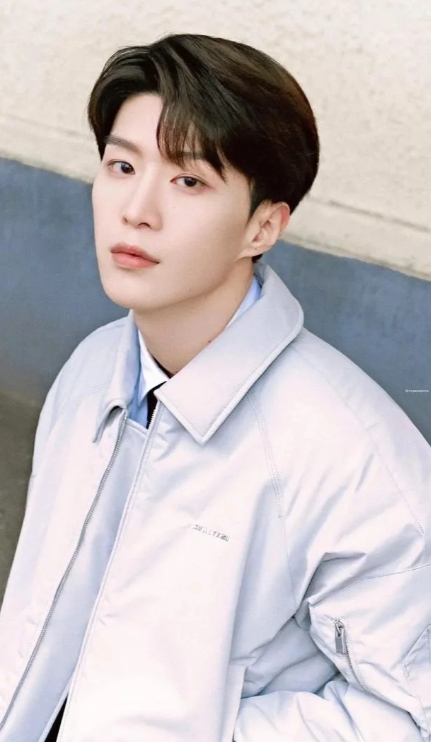 范丞丞，用实力证明自己，用才华征服舞台