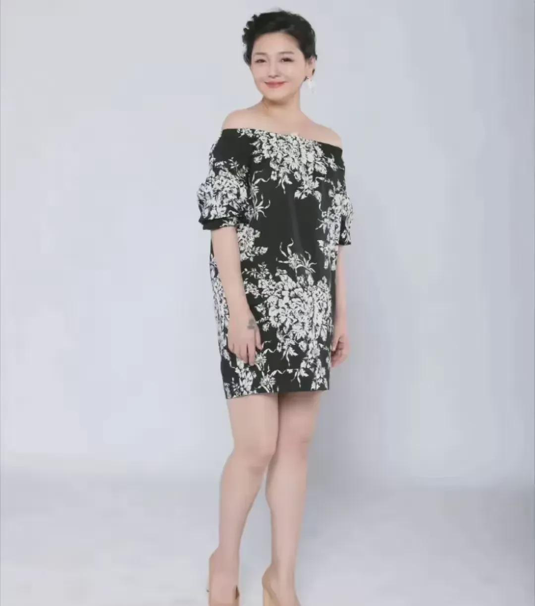 
 
生完小玥儿那会儿，大S整个人圆润了不少。镜头里的她脸颊肉嘟嘟的，胳膊也粗了