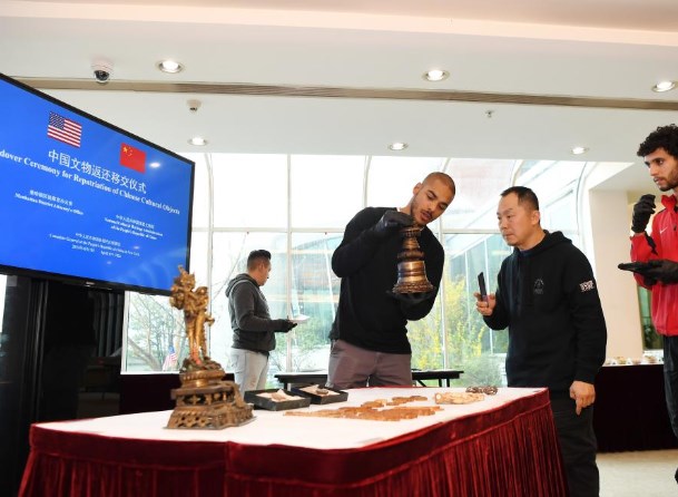 陆续回家！美国纽约中国驻纽约总领馆消息，中方17日在纽约接收美方返还的38件中国