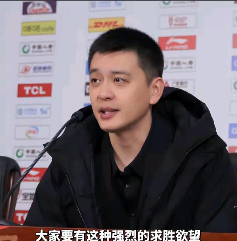 篮协领导，你们真行啊！
    深夜发文通报批评辽宁队的主教练杨明，是因为浙江稠