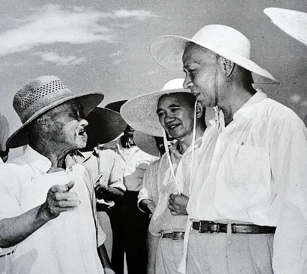 50年代朱德刘少奇闹矛盾，谁都不肯让步，朱老总无奈使出“绝招”。
这是最被人津津