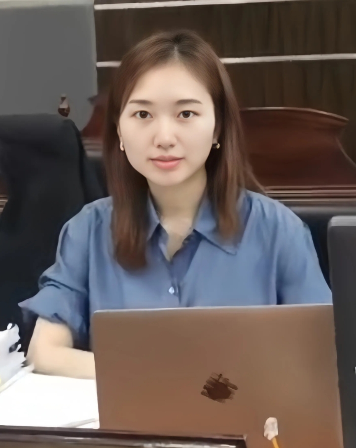 “法警抢夺女律师手机”事件，最新处置结果出炉∶

视频传到网上后引发激烈讨论，事