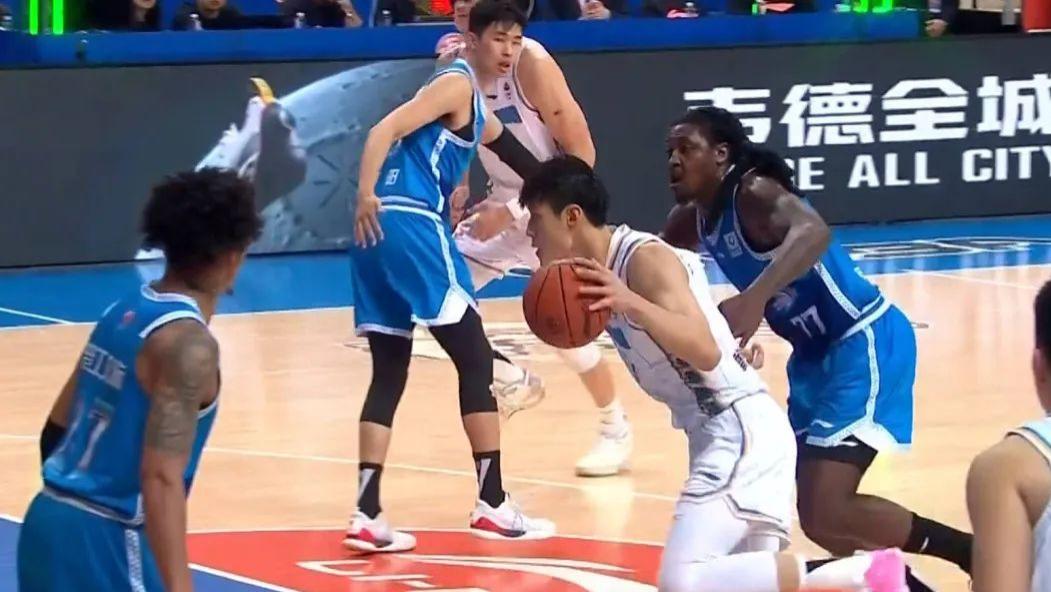 CBA顶级锋线崛起，这可是男篮三号位