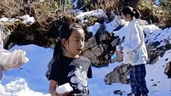 云南女孩新线索：搜救人员疑似发现新路，游客照片中出现可疑身影