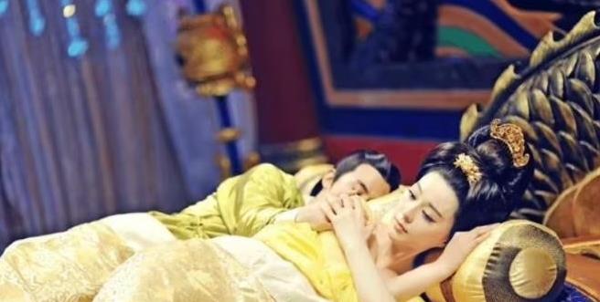 公元698年的一天晚上，太平公主宠幸了四名男子，第二天早晨，丫鬟们进屋收拾，却发