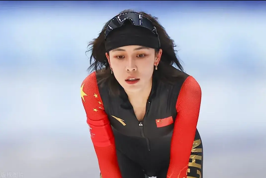 新疆又出冠军啦，这次是位哈萨克族大美女:阿合娜尔·阿达克，她和队友获得哈尔滨