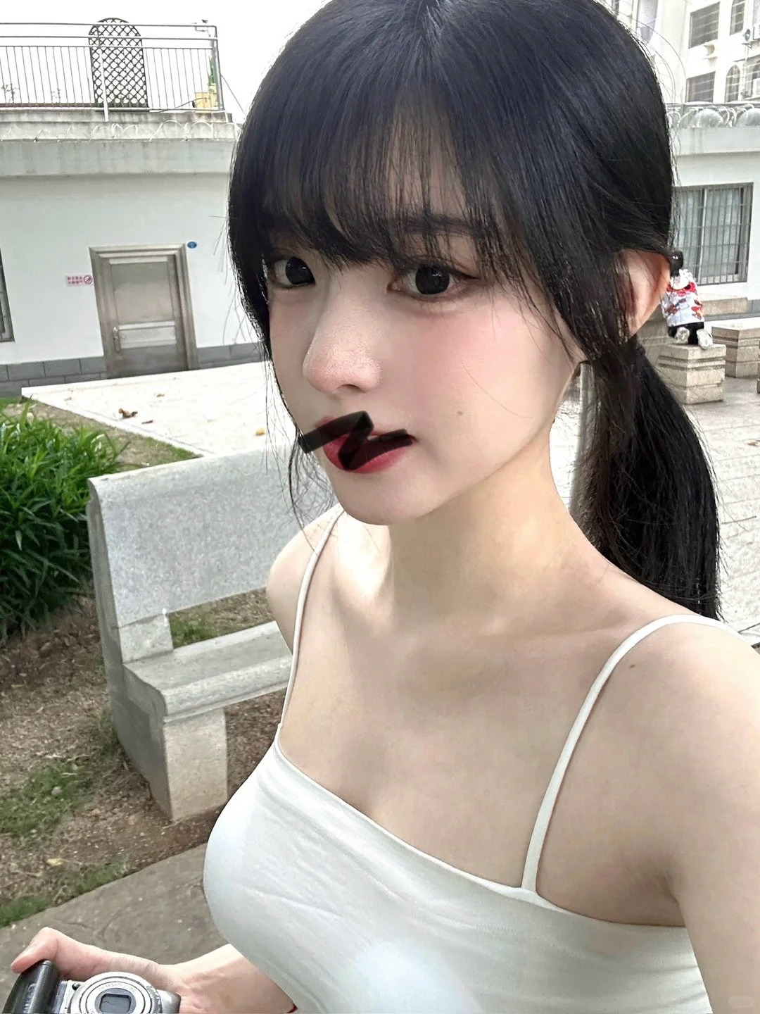 把不好看的地方涂了